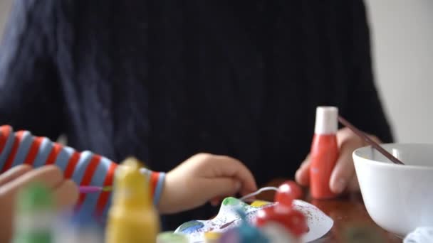 Padre e figlia pittura maschera — Video Stock