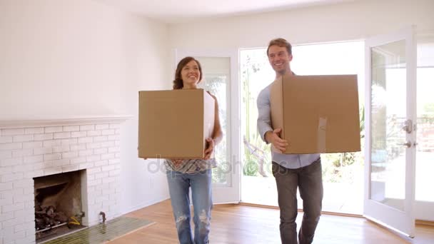 Couple Carrying Boxes — Stock Video