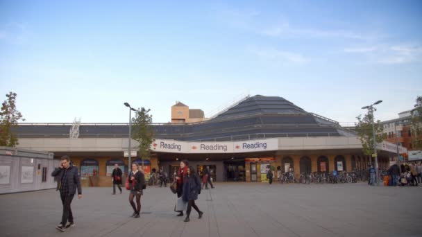 Estación de tren en Reading — Vídeos de Stock