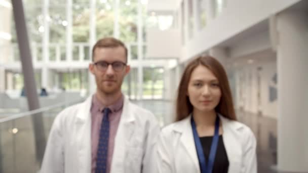 Лікарі в лікарні — стокове відео