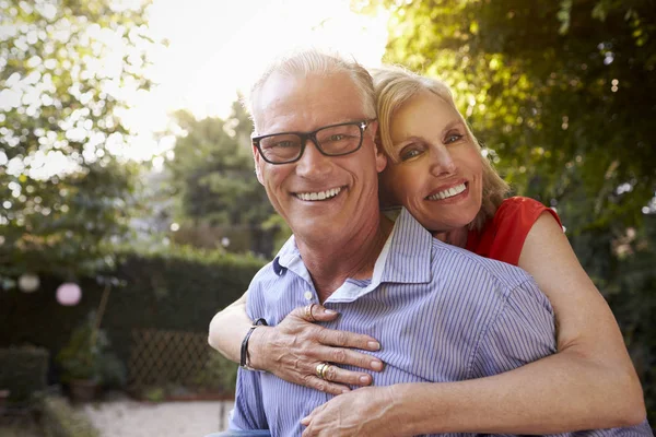 Liefdevolle ouder paar — Stockfoto