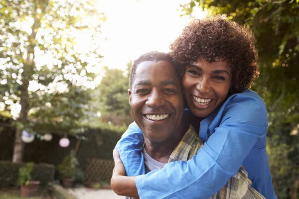 Pareja madura cariñosa —  Fotos de Stock