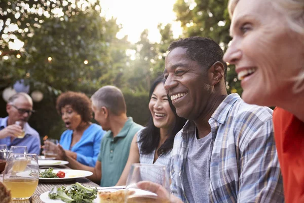 Mature Friends Enjoying Outdoor Meal — Stock Photo, Image