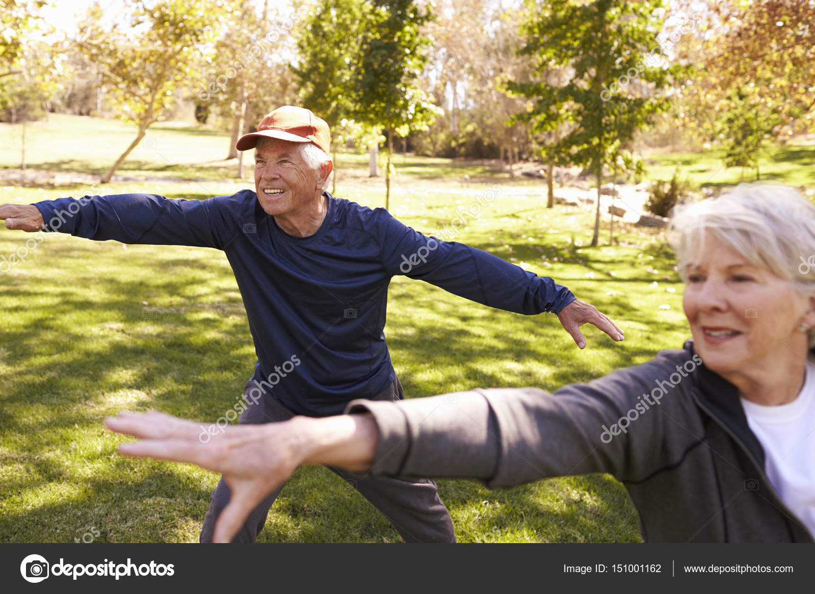 дыхательная гимнастика для пожилых. гимнастика цигун для пожилых. цигун старики. китайская гимнастика для пожилых людей. йога для пожилых женщин.