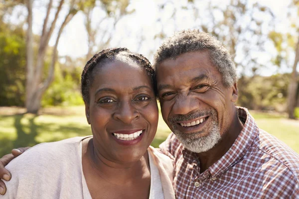 Mature Couple In Park — Stock Photo, Image