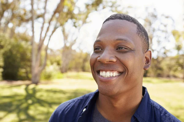 Head And Shoulders Man In Park — Stock Photo, Image