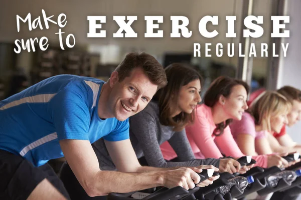 Spinning class at gym — Stock Photo, Image