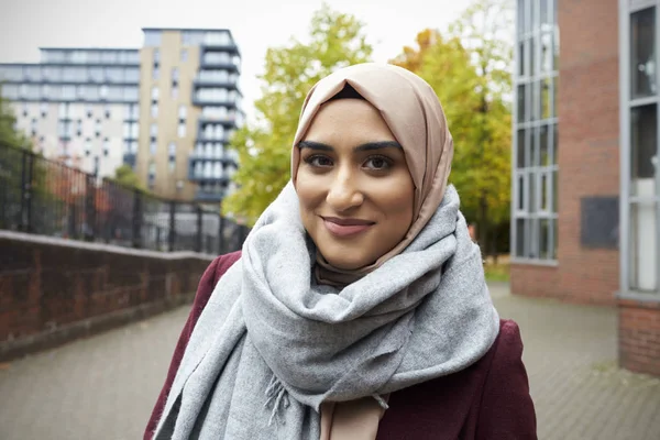 Brytyjski Muzułmanin Kobieta — Zdjęcie stockowe
