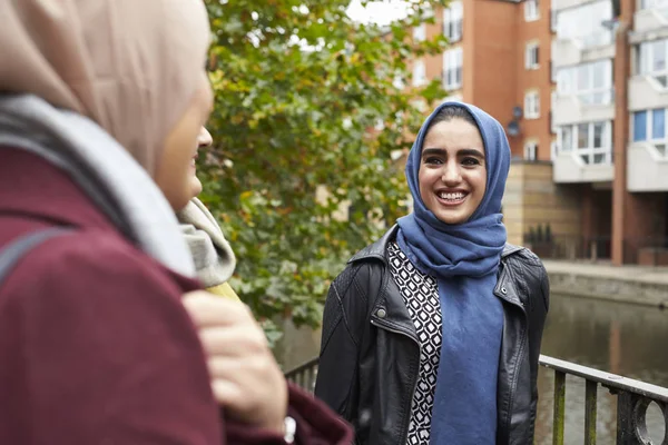 British Muslim Female Friends — Stock Photo, Image