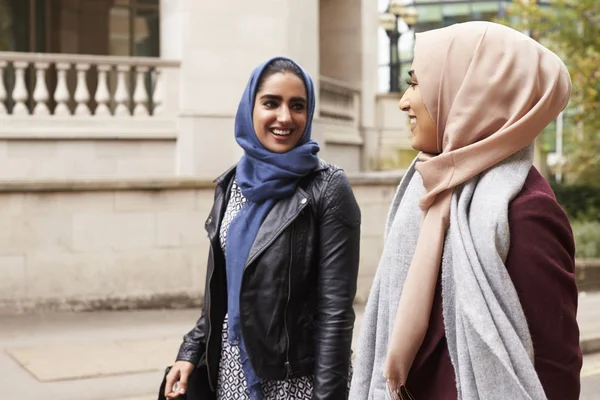 Teman Wanita Muslim Inggris — Stok Foto