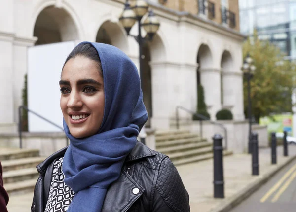 Британская мусульманка — стоковое фото