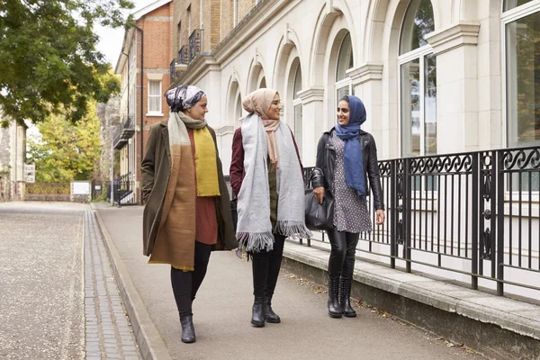 British Muslim Female Friends — Stock Photo, Image