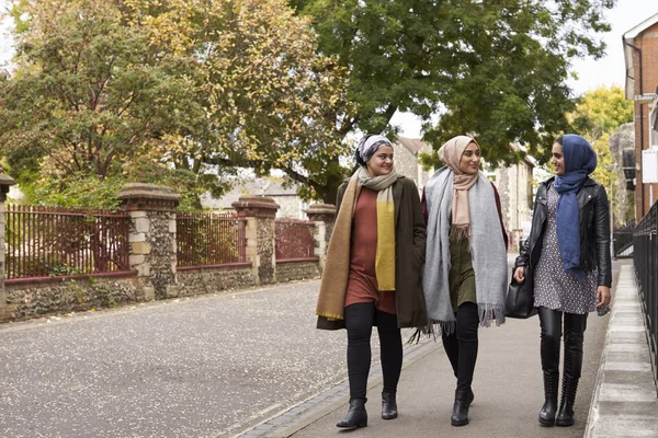 British Muslim Female Friends — Stock Photo, Image