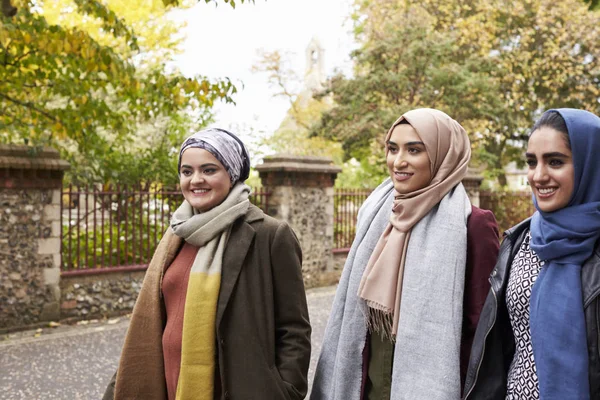 British Muslim Female Friends — Stock Photo, Image