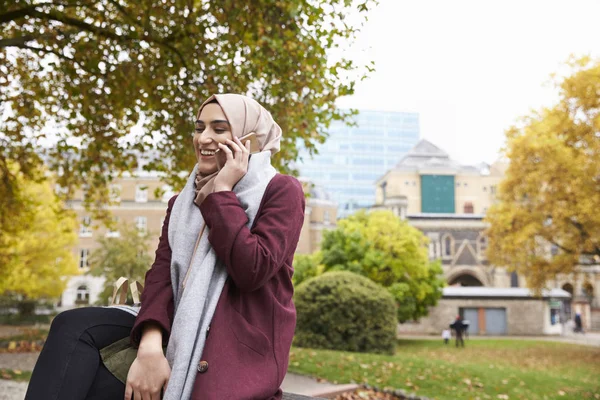 イギリスのイスラム教徒の女性 — ストック写真
