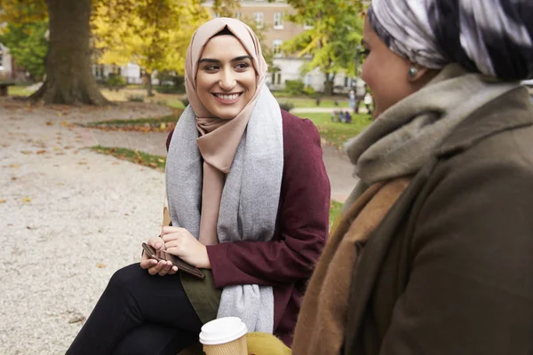 イギリスのイスラム教徒の女性 — ストック写真