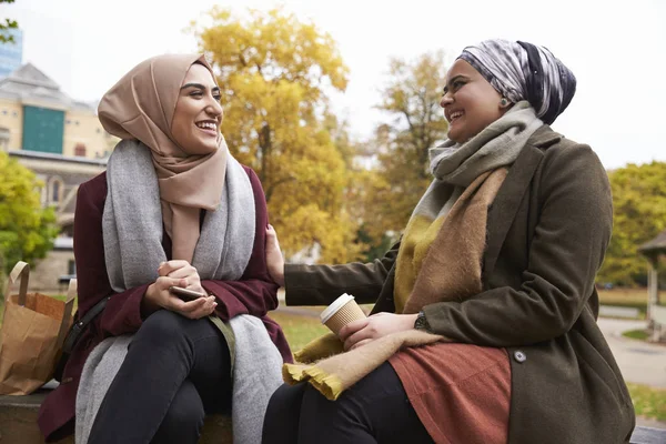 イギリスのイスラム教徒の女性 — ストック写真