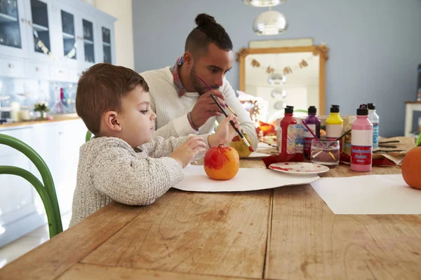 Father And Son Decorating Halloween Pumpkins — Stock Photo, Image