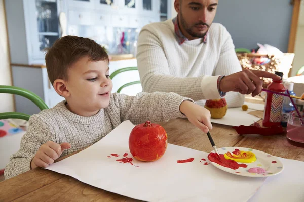 Father And Son Decorating Halloween Pumpkins — Stock Photo, Image