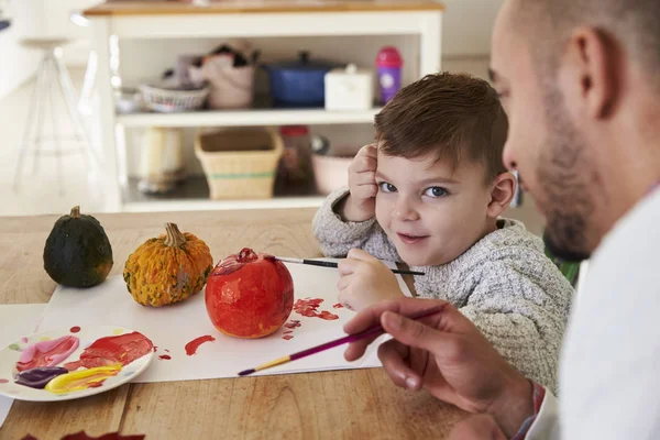 Father And Son Decorating Halloween Pumpkins — Stock Photo, Image