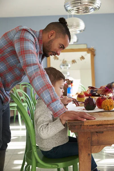 Father And Son Decorating Halloween Pumpkins — Stock Photo, Image