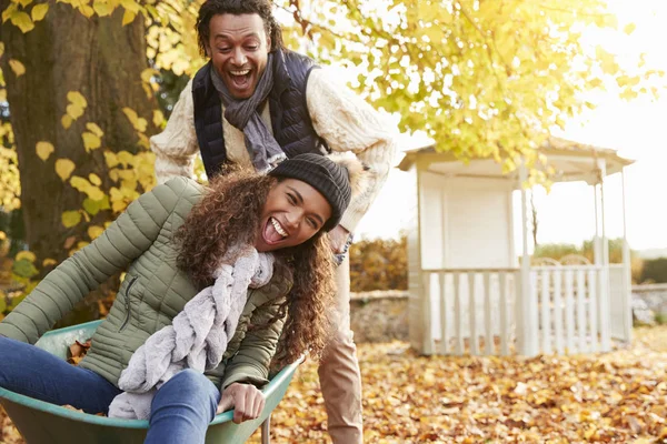 Man and Woman In Autumn Garden — Stock Photo, Image
