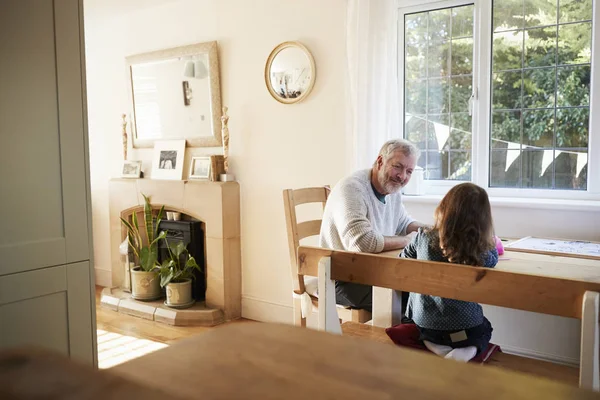 Farfar och barnbarn färg bild — Stockfoto