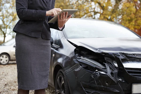 Förlust Adjuster med Digital tablett — Stockfoto