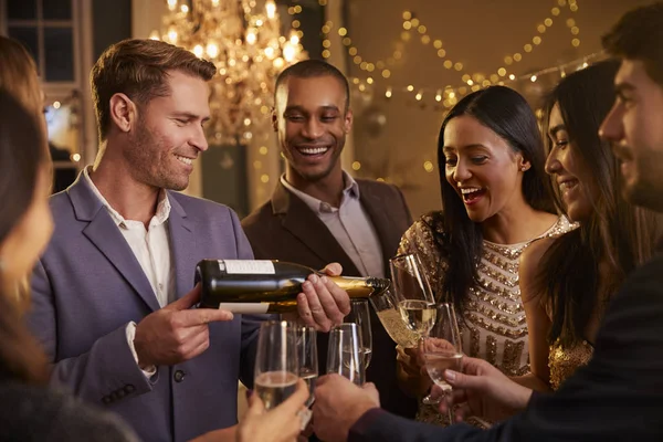 Friends Opening Champagne — Stock Photo, Image