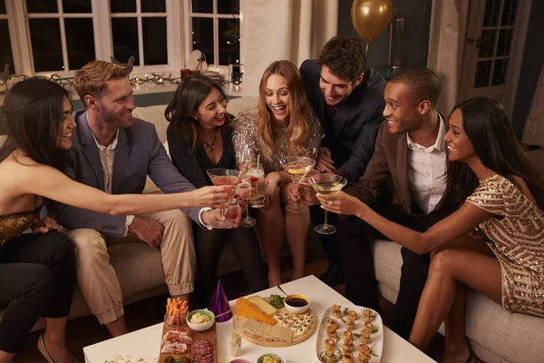 Friends Eating Snacks — Stock Photo, Image