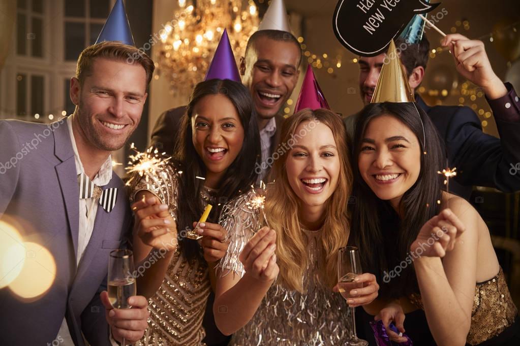 grupo de amigos celebrando — Fotografias de Stock