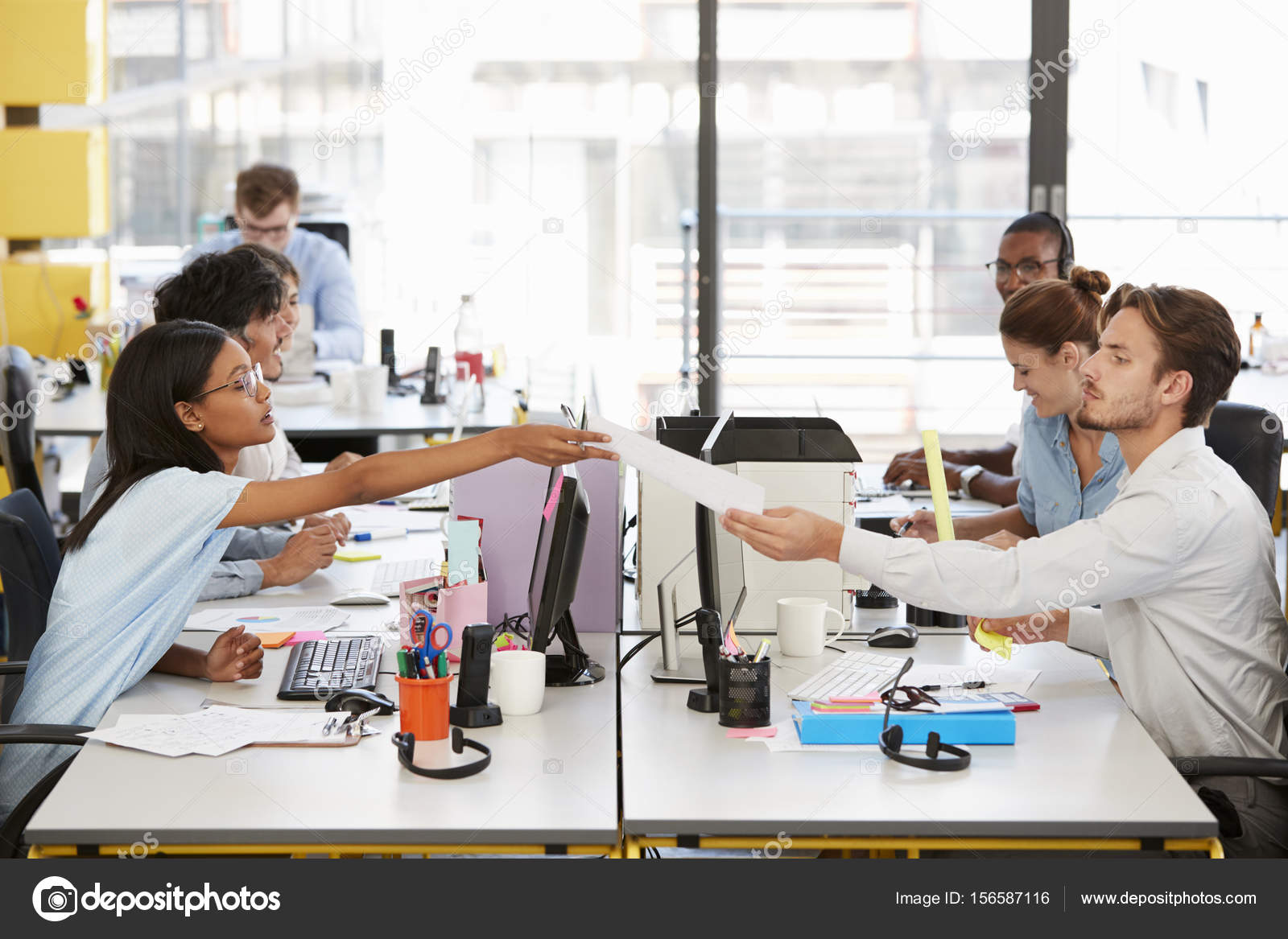 Open working. Офис в стиле опен спейс. Open working. «американский» (офис «open space»). Офис разработчиков игр.