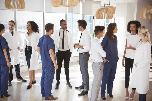 Medisch personeel hebben informele bijeenkomst — Stockfoto