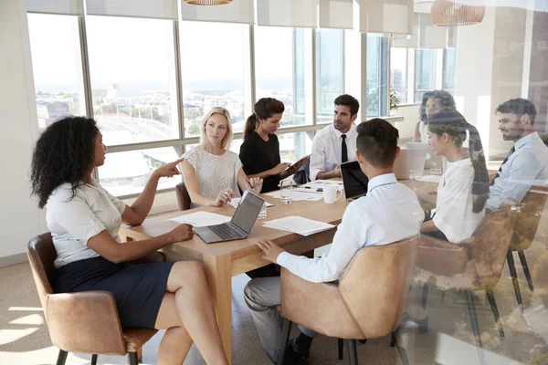 Businesswoman Leads Meeting — Stock Photo, Image