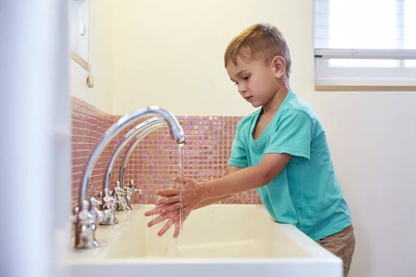 Uczeń w szkole Montessori — Zdjęcie stockowe