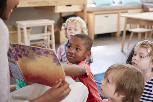 De leerlingen van de Montessori-School — Stockfoto