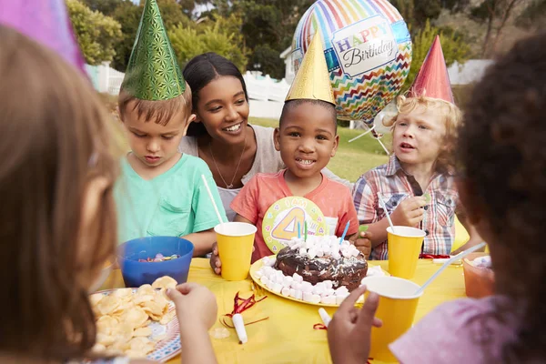 Festa di compleanno all'aperto — Foto Stock