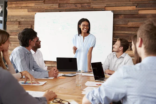 Woman stands at meeting — Stock Photo, Image