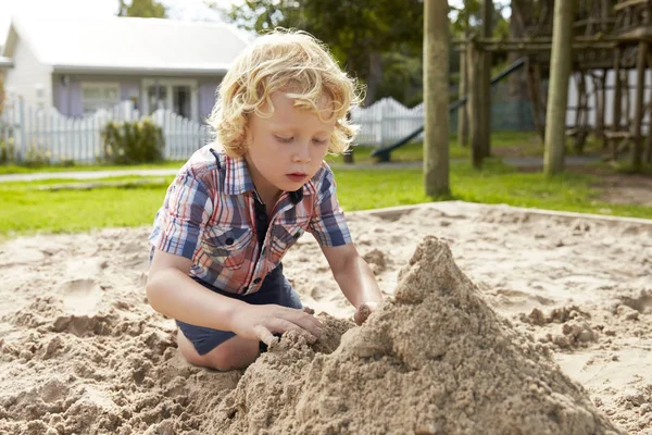 Schüler an der Montessori-Schule — Stockfoto