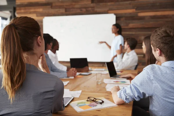 Business team alla presentazione — Foto Stock