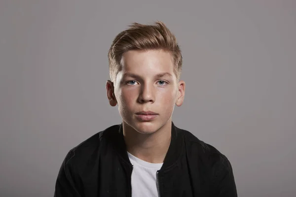 Teenage boy looking to camera — Stock Photo, Image