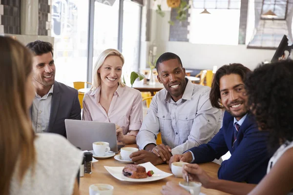 Ondernemers met bijeenkomst — Stockfoto