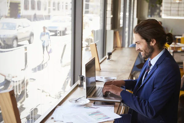 Businessman Working On Laptop — Stock Photo, Image