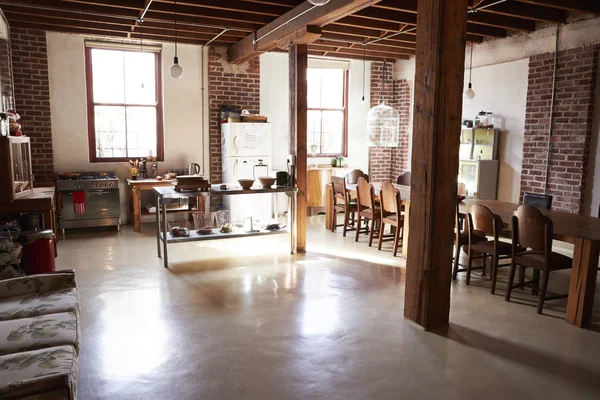 Sala de jantar espaçosa cozinha — Fotografia de Stock