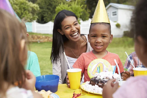 Festa di compleanno all'aperto — Foto Stock