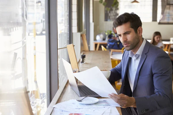 Businessman Working On Laptop — Stock Photo, Image