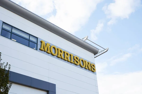 Супермаркет Morrisons в Бирмингеме — стоковое фото