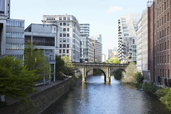 River Irwell atravessando Manchester — Fotografia de Stock