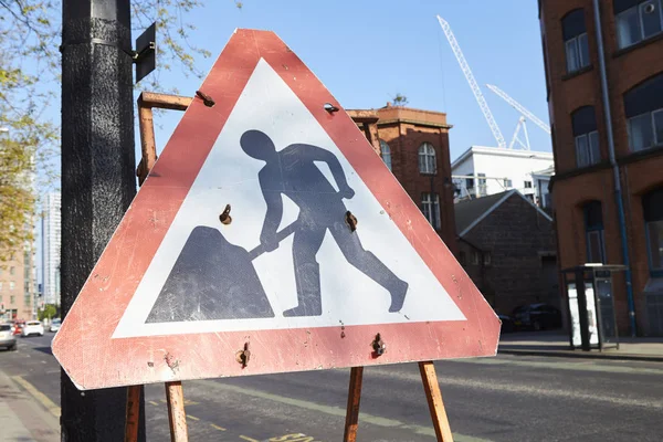 Figyelmeztető jel az útépítési munkák — Stock Fotó