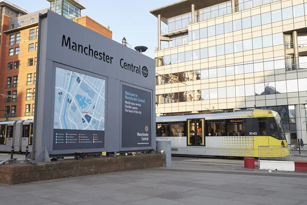 Straßenbahnhaltestelle Central Manchester — Stockfoto